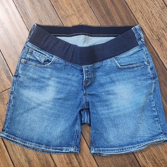 Old Navy Maternity Shorts size 14 - Picture 3 of 4